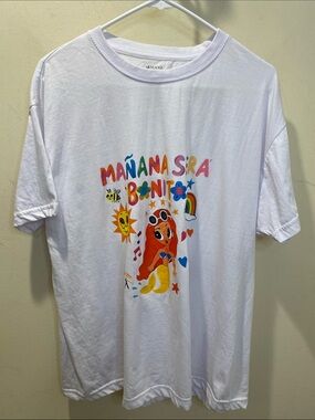 "Mañana Será Bonito" White Graphic Tee Sz L